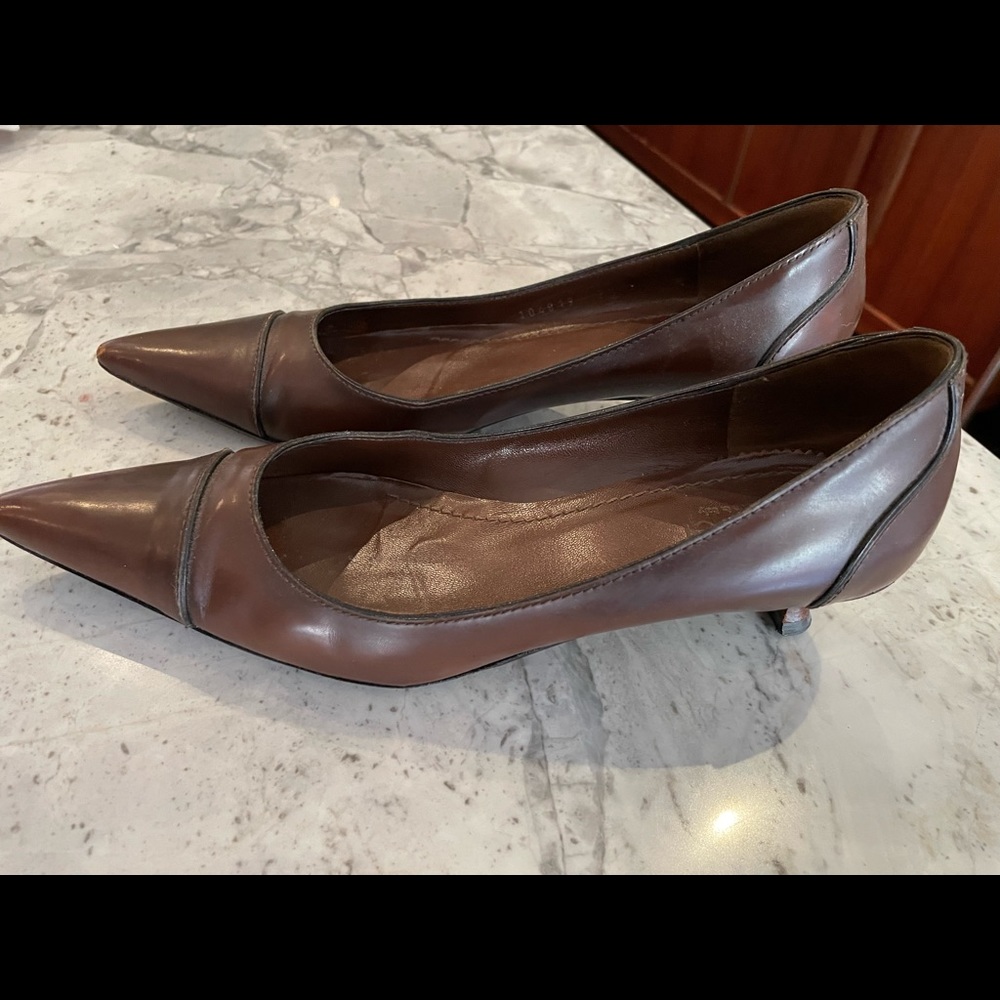 Gucci brown leather pumps size 7.5